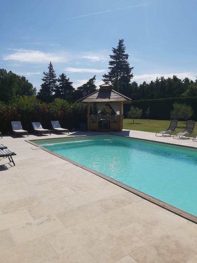Studio Au Calme Avec Piscine Et Toutes Les Commodites Necessaires Le Thor Exterior photo